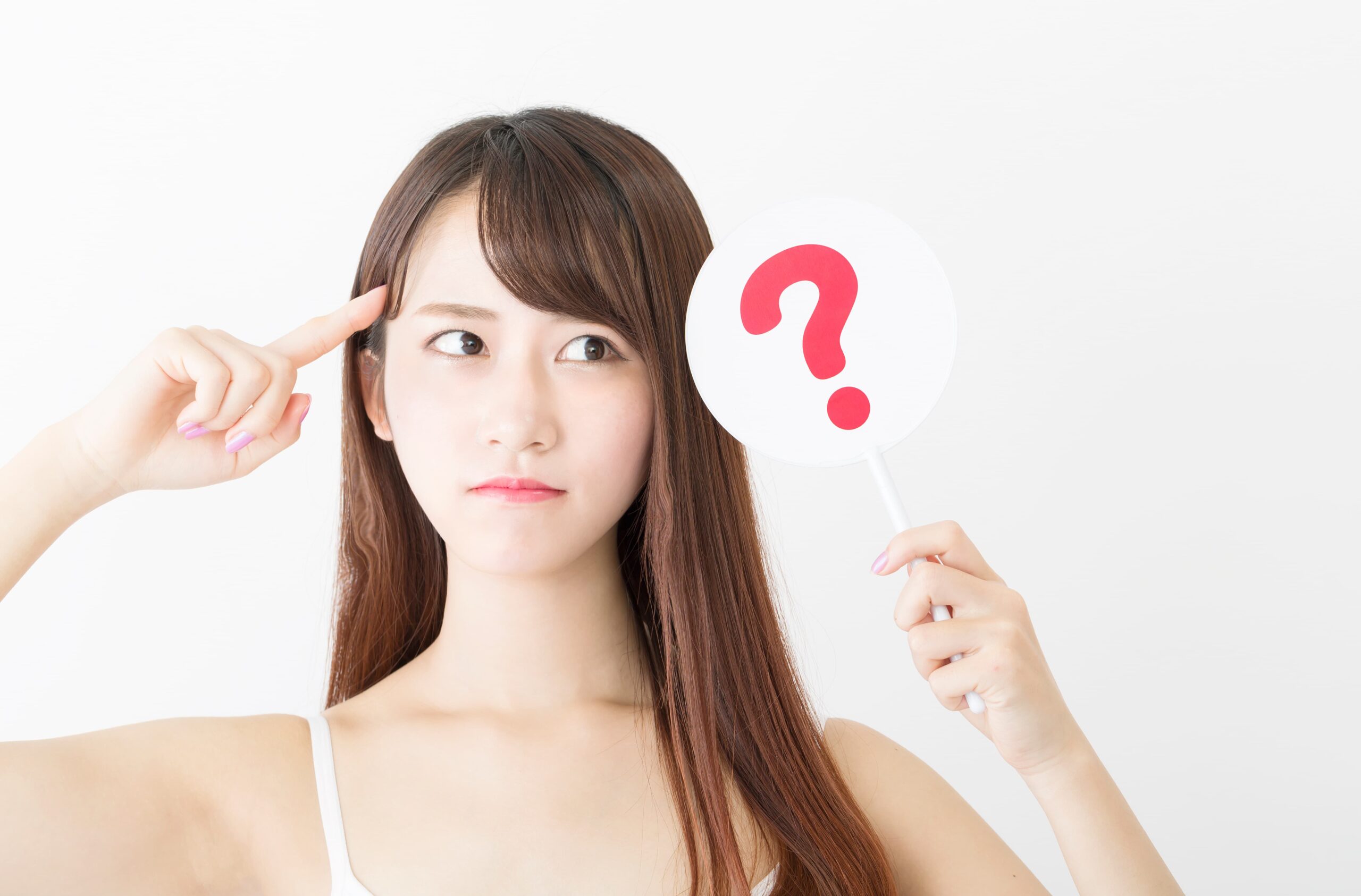 入れ歯は若い人もするものか考えている女性