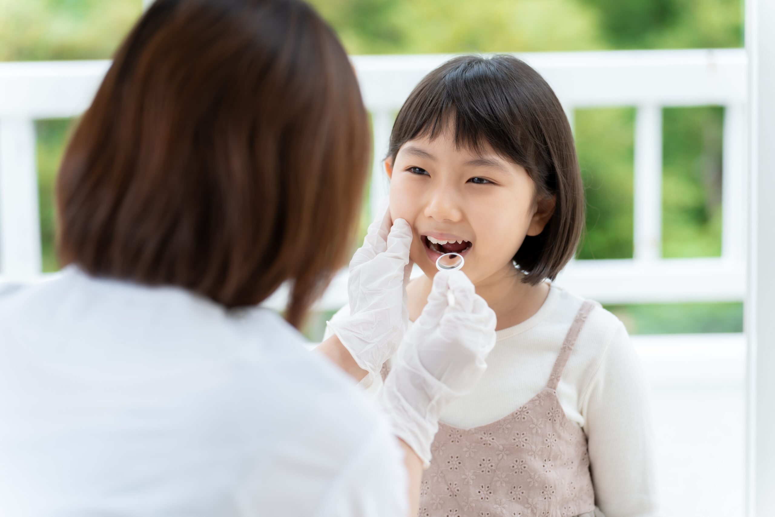 歯科検診を受けている子ども