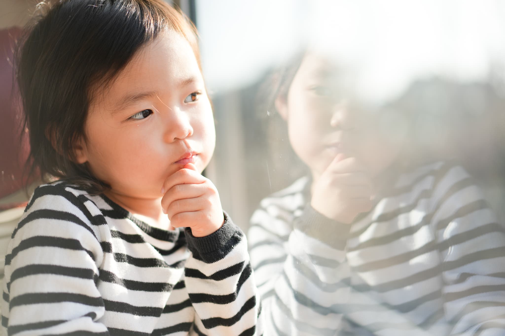 乳歯が早く抜けるとはどういうことか考える子ども