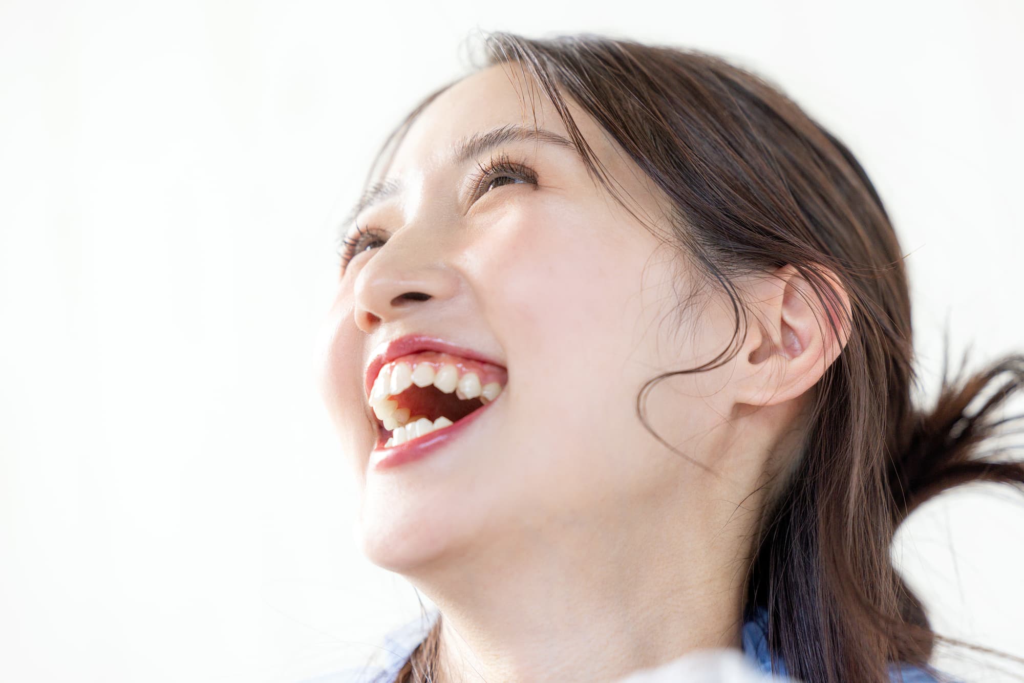 顎関節症を治療して笑えるようになった女性