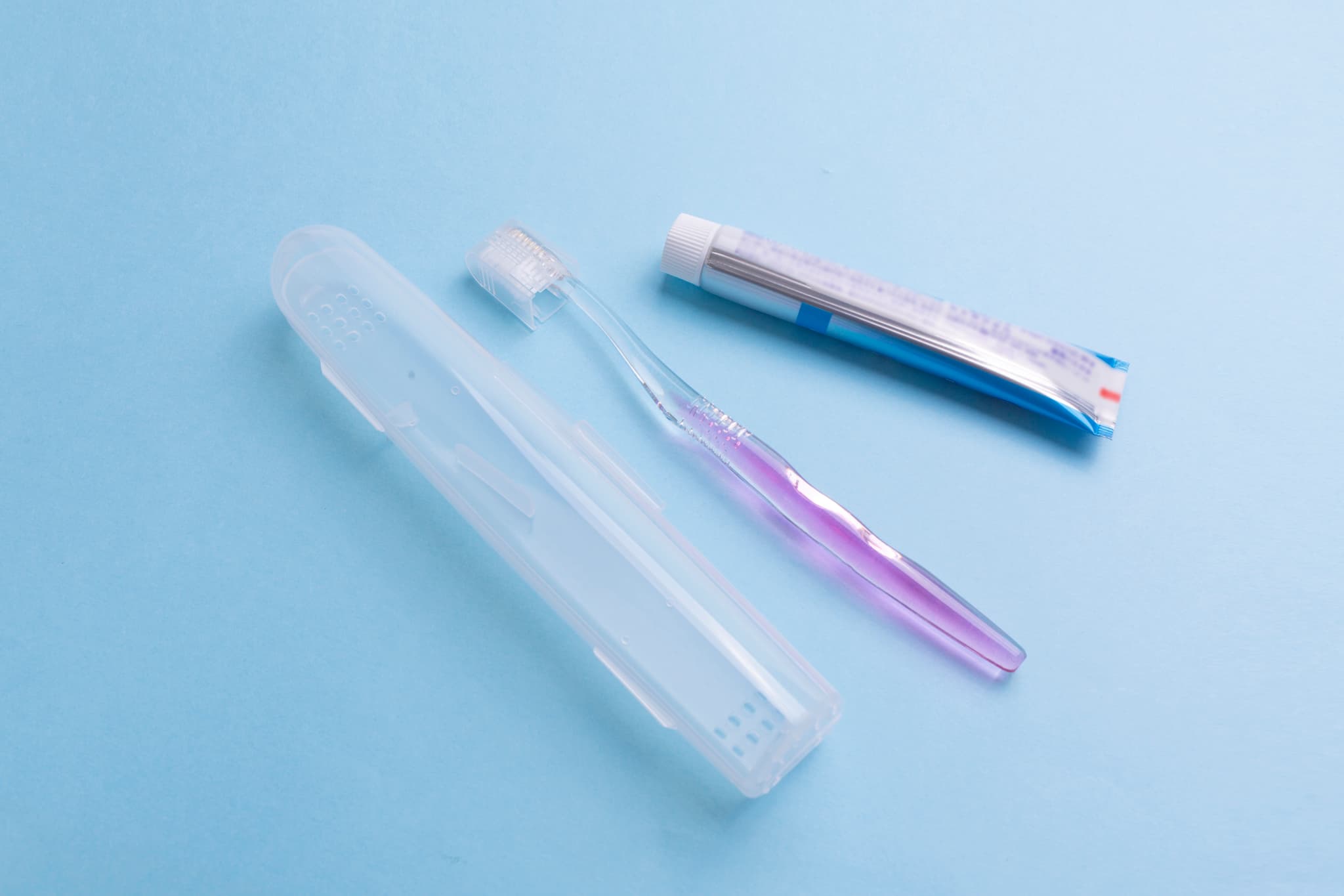 携帯歯ブラシセットを持参するイメージ