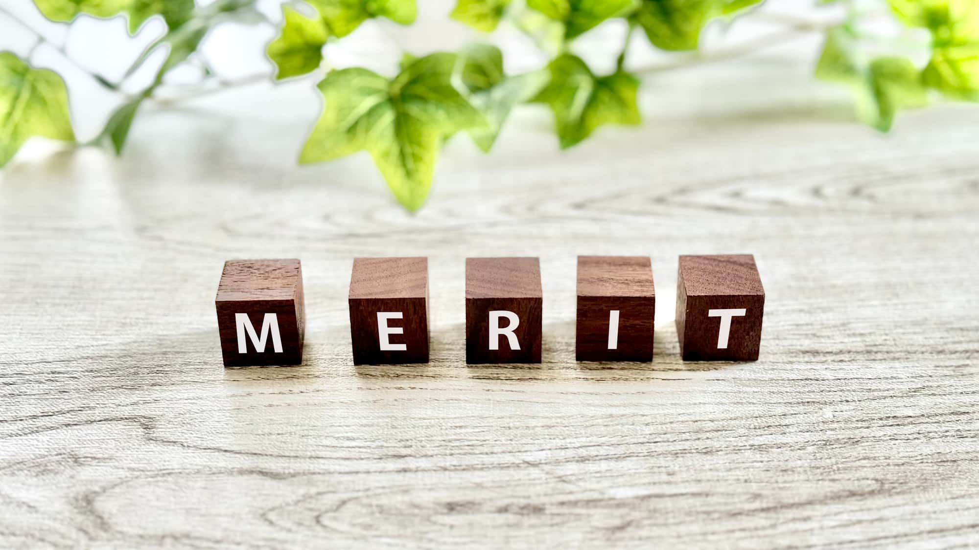 矯正治療で抜歯をするメリットを説明するイメージ