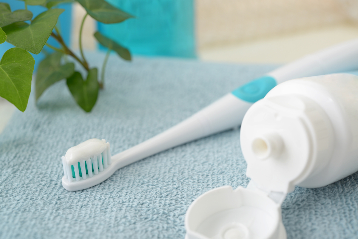 ホワイトニング後に知覚過敏が起こったときのために、知覚過敏用の歯磨き粉を使う